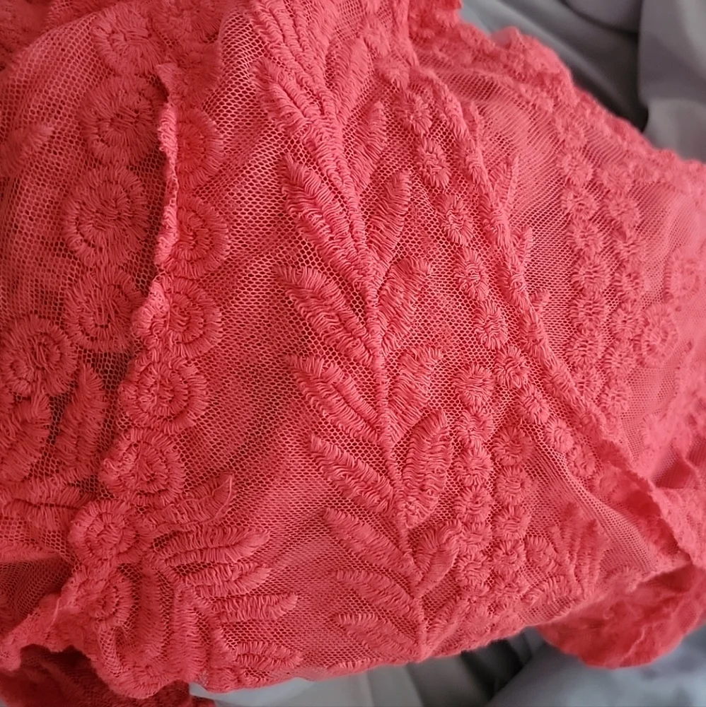 Coral Lace Long‎ Sleeve Top